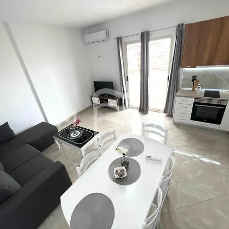 Marine Jewel Retreat B52 Apartmán Golem (Tirana)