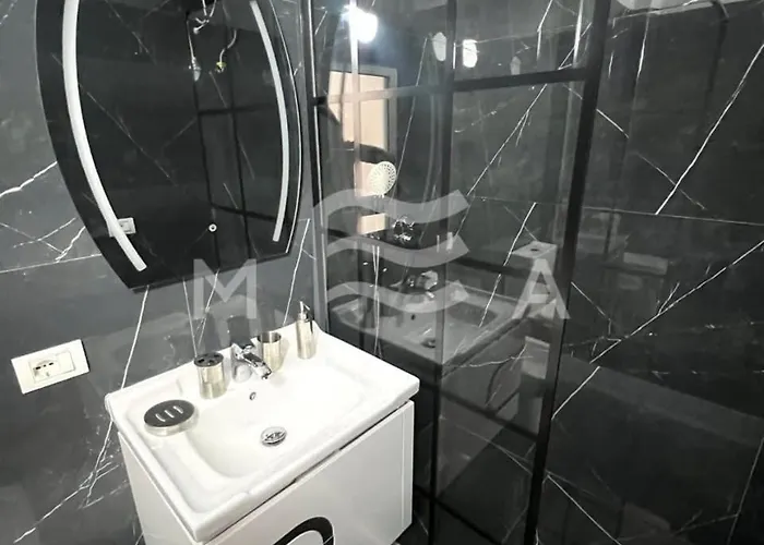 Marine Jewel Retreat B52 Golem (Tirana)